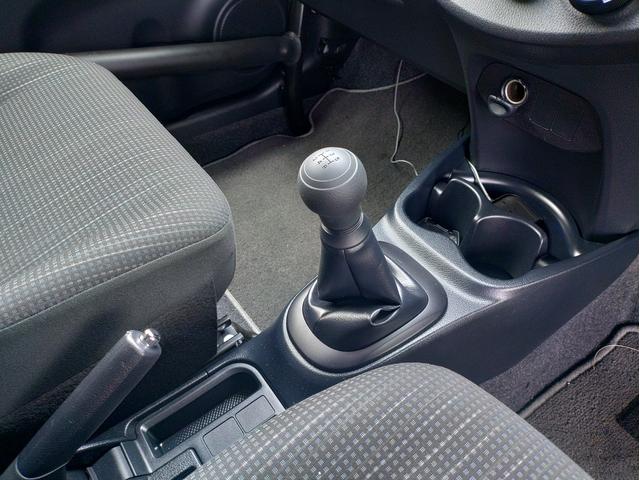 ヴィッツ ＧＲスポーツ　レーシングＰＫＧ　ダッシュ貫通式ロールゲージ　ＴＲＤサスペンション　ロースチールブレーキ　１５インチアルミホイル　シバタイヤ　ＴＲＤスポーツマフラー　トヨタ純正ナビ　ＥＴＣ　スタッドレスタイヤセット（11枚目）