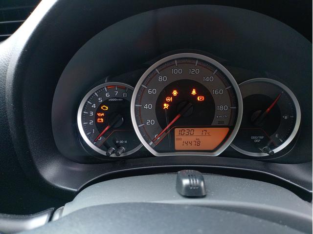 ヴィッツ ＧＲスポーツ　レーシングＰＫＧ　ダッシュ貫通式ロールゲージ　ＴＲＤサスペンション　ロースチールブレーキ　１５インチアルミホイル　シバタイヤ　ＴＲＤスポーツマフラー　トヨタ純正ナビ　ＥＴＣ　スタッドレスタイヤセット（16枚目）