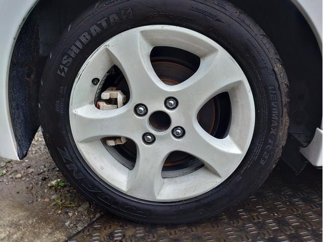 ヴィッツ ＧＲスポーツ　レーシングＰＫＧ　ダッシュ貫通式ロールゲージ　ＴＲＤサスペンション　ロースチールブレーキ　１５インチアルミホイル　シバタイヤ　ＴＲＤスポーツマフラー　トヨタ純正ナビ　ＥＴＣ　スタッドレスタイヤセット（20枚目）