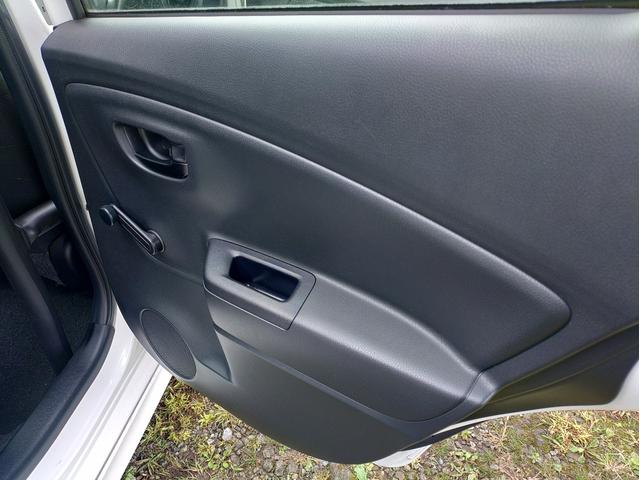 ヴィッツ ＧＲスポーツ　レーシングＰＫＧ　ダッシュ貫通式ロールゲージ　ＴＲＤサスペンション　ロースチールブレーキ　１５インチアルミホイル　シバタイヤ　ＴＲＤスポーツマフラー　トヨタ純正ナビ　ＥＴＣ　スタッドレスタイヤセット（27枚目）