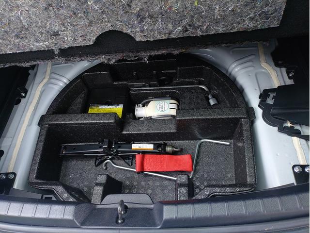 ヴィッツ ＧＲスポーツ　レーシングＰＫＧ　ダッシュ貫通式ロールゲージ　ＴＲＤサスペンション　ロースチールブレーキ　１５インチアルミホイル　シバタイヤ　ＴＲＤスポーツマフラー　トヨタ純正ナビ　ＥＴＣ　スタッドレスタイヤセット（28枚目）