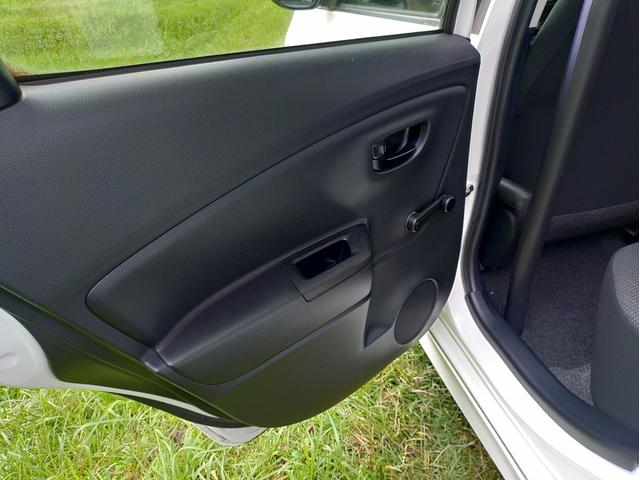 ヴィッツ ＧＲスポーツ　レーシングＰＫＧ　ダッシュ貫通式ロールゲージ　ＴＲＤサスペンション　ロースチールブレーキ　１５インチアルミホイル　シバタイヤ　ＴＲＤスポーツマフラー　トヨタ純正ナビ　ＥＴＣ　スタッドレスタイヤセット（29枚目）