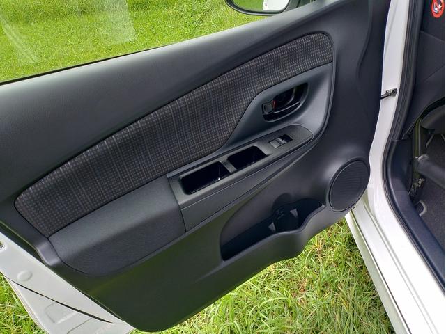 ヴィッツ ＧＲスポーツ　レーシングＰＫＧ　ダッシュ貫通式ロールゲージ　ＴＲＤサスペンション　ロースチールブレーキ　１５インチアルミホイル　シバタイヤ　ＴＲＤスポーツマフラー　トヨタ純正ナビ　ＥＴＣ　スタッドレスタイヤセット（31枚目）