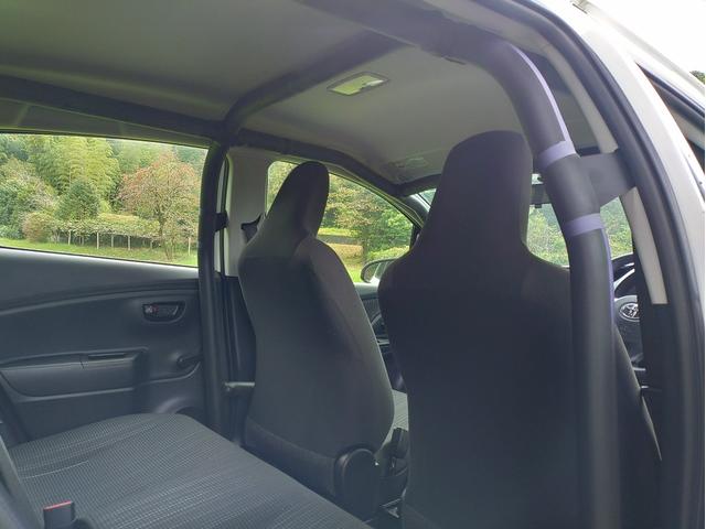 ヴィッツ ＧＲスポーツ　レーシングＰＫＧ　ダッシュ貫通式ロールゲージ　ＴＲＤサスペンション　ロースチールブレーキ　１５インチアルミホイル　シバタイヤ　ＴＲＤスポーツマフラー　トヨタ純正ナビ　ＥＴＣ　スタッドレスタイヤセット（34枚目）