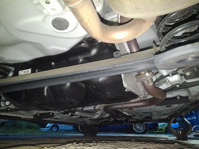 ヴィッツ ＧＲスポーツ　レーシングＰＫＧ　ダッシュ貫通式ロールゲージ　ＴＲＤサスペンション　ロースチールブレーキ　１５インチアルミホイル　シバタイヤ　ＴＲＤスポーツマフラー　トヨタ純正ナビ　ＥＴＣ　スタッドレスタイヤセット（35枚目）