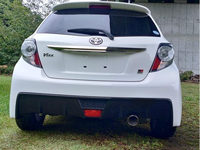 ヴィッツ GRスポーツ 新品シバタイヤ WORKアルミホイル LEDヘッドライト 純正ナビ GRスポーツシート スマートキー オプション ブレーキチューニング フジツボマフラー交換 スタッドレスタイヤセット(3枚目)