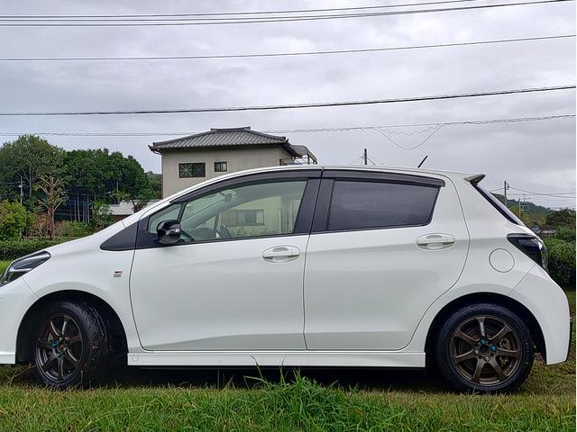 ヴィッツ GRスポーツ 新品シバタイヤ WORKアルミホイル LEDヘッドライト 純正ナビ GRスポーツシート スマートキー オプション ブレーキチューニング フジツボマフラー交換 スタッドレスタイヤセット(5枚目)