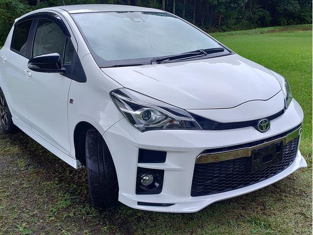 ヴィッツ GRスポーツ 新品シバタイヤ WORKアルミホイル LEDヘッドライト 純正ナビ GRスポーツシート スマートキー オプション ブレーキチューニング フジツボマフラー交換 スタッドレスタイヤセット(6枚目)