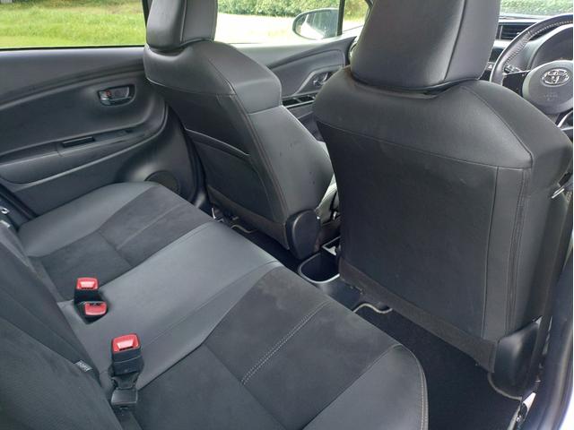 ヴィッツ GRスポーツ 新品シバタイヤ WORKアルミホイル LEDヘッドライト 純正ナビ GRスポーツシート スマートキー オプション ブレーキチューニング フジツボマフラー交換 スタッドレスタイヤセット(12枚目)