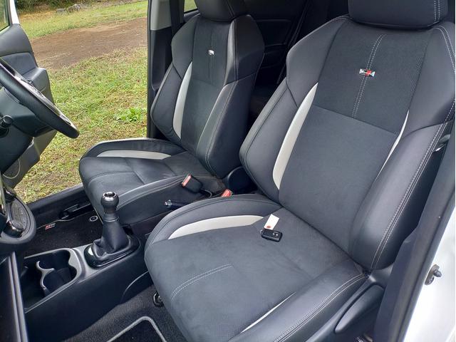 ヴィッツ GRスポーツ 新品シバタイヤ WORKアルミホイル LEDヘッドライト 純正ナビ GRスポーツシート スマートキー オプション ブレーキチューニング フジツボマフラー交換 スタッドレスタイヤセット(13枚目)