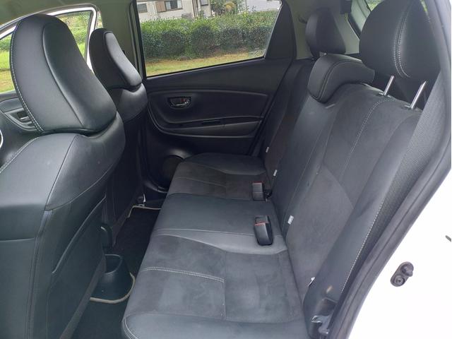 ヴィッツ GRスポーツ 新品シバタイヤ WORKアルミホイル LEDヘッドライト 純正ナビ GRスポーツシート スマートキー オプション ブレーキチューニング フジツボマフラー交換 スタッドレスタイヤセット(14枚目)