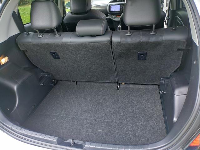 ヴィッツ GRスポーツ 新品シバタイヤ WORKアルミホイル LEDヘッドライト 純正ナビ GRスポーツシート スマートキー オプション ブレーキチューニング フジツボマフラー交換 スタッドレスタイヤセット(18枚目)