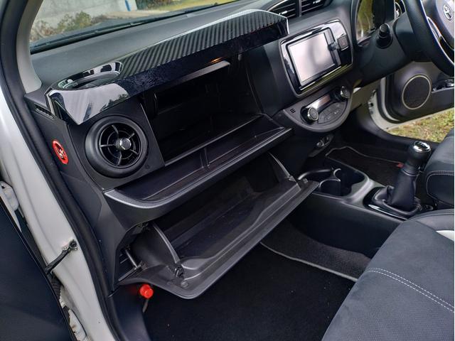 ヴィッツ GRスポーツ 新品シバタイヤ WORKアルミホイル LEDヘッドライト 純正ナビ GRスポーツシート スマートキー オプション ブレーキチューニング フジツボマフラー交換 スタッドレスタイヤセット(32枚目)