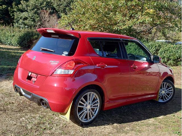 スイフトスポーツ ベースグレード　１３５馬力　ディスチャージヘッドライト　ポテンザＲＥ００４　ナビ　バックカメラ　ＥＴＣ　オプションブレーキチューニング　フジツボ技研マフラー　スタッドレスタイヤセット（8枚目）