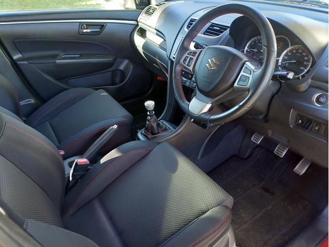 スイフトスポーツ ベースグレード　１３５馬力　ディスチャージヘッドライト　ポテンザＲＥ００４　ナビ　バックカメラ　ＥＴＣ　オプションブレーキチューニング　フジツボ技研マフラー　スタッドレスタイヤセット（11枚目）