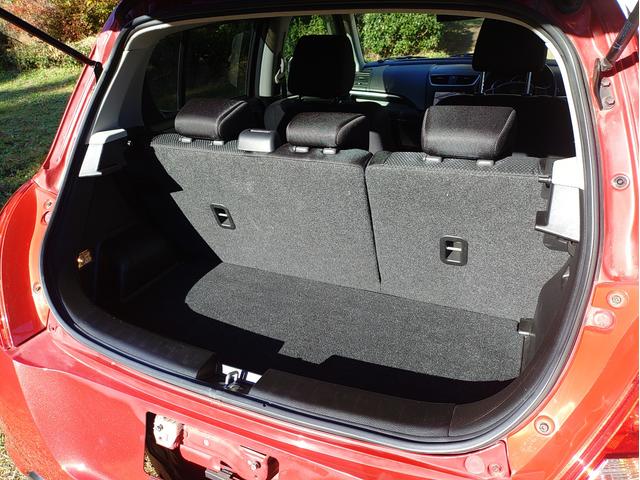 スイフトスポーツ ベースグレード　１３５馬力　ディスチャージヘッドライト　ポテンザＲＥ００４　ナビ　バックカメラ　ＥＴＣ　オプションブレーキチューニング　フジツボ技研マフラー　スタッドレスタイヤセット（18枚目）