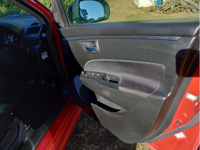 スイフトスポーツ ベースグレード　１３５馬力　ディスチャージヘッドライト　ポテンザＲＥ００４　ナビ　バックカメラ　ＥＴＣ　オプションブレーキチューニング　フジツボ技研マフラー　スタッドレスタイヤセット（28枚目）