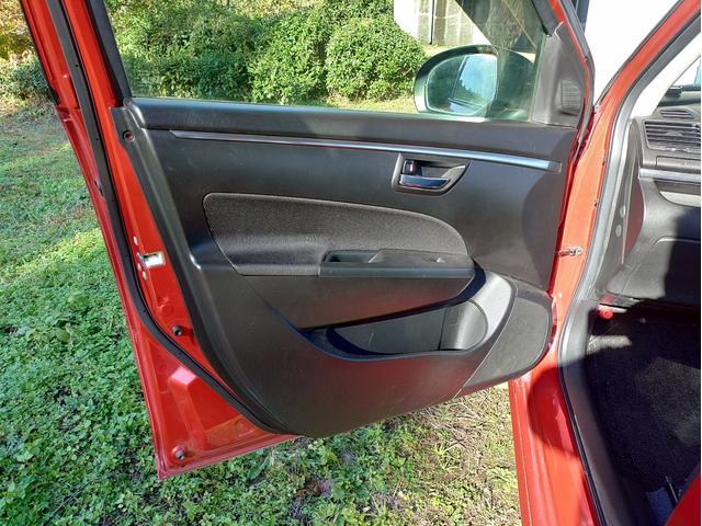 スイフトスポーツ ベースグレード　１３５馬力　ディスチャージヘッドライト　ポテンザＲＥ００４　ナビ　バックカメラ　ＥＴＣ　オプションブレーキチューニング　フジツボ技研マフラー　スタッドレスタイヤセット（35枚目）