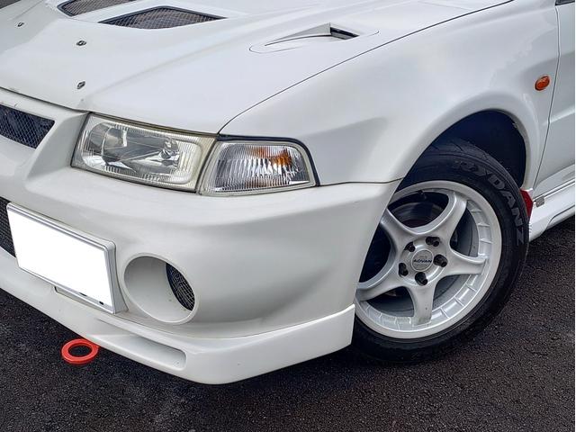 ランサー ＲＳエボリューションＶＩ　エアコン付　ダッシュ貫通９点式ロールゲージ　別タン式サスペンション　Ｆ・Ｃ・Ｒ機械式ＬＳＤ　ボディ補強　レカロ両脚　アドバンアルミホイル　新品シバタイヤ　吸排気チューン　フルガード　ナビ　ＥＴＣ（7枚目）