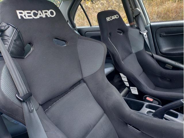 ランサー ＲＳエボリューションＶＩ　エアコン付　ダッシュ貫通９点式ロールゲージ　別タン式サスペンション　Ｆ・Ｃ・Ｒ機械式ＬＳＤ　ボディ補強　レカロ両脚　アドバンアルミホイル　新品シバタイヤ　吸排気チューン　フルガード　ナビ　ＥＴＣ（24枚目）