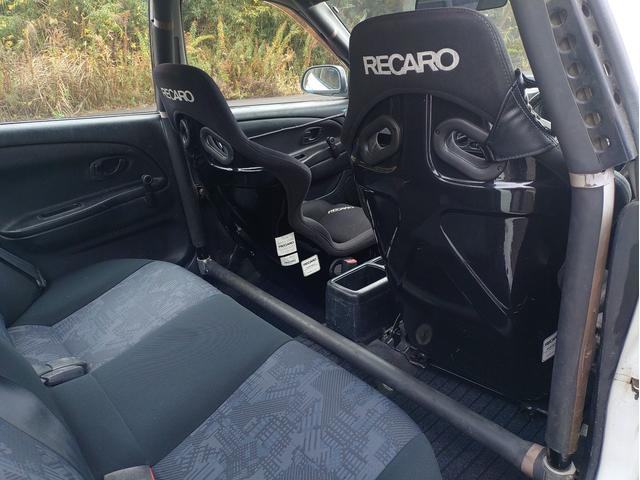 ランサー ＲＳエボリューションＶＩ　エアコン付　ダッシュ貫通９点式ロールゲージ　別タン式サスペンション　Ｆ・Ｃ・Ｒ機械式ＬＳＤ　ボディ補強　レカロ両脚　アドバンアルミホイル　新品シバタイヤ　吸排気チューン　フルガード　ナビ　ＥＴＣ（26枚目）