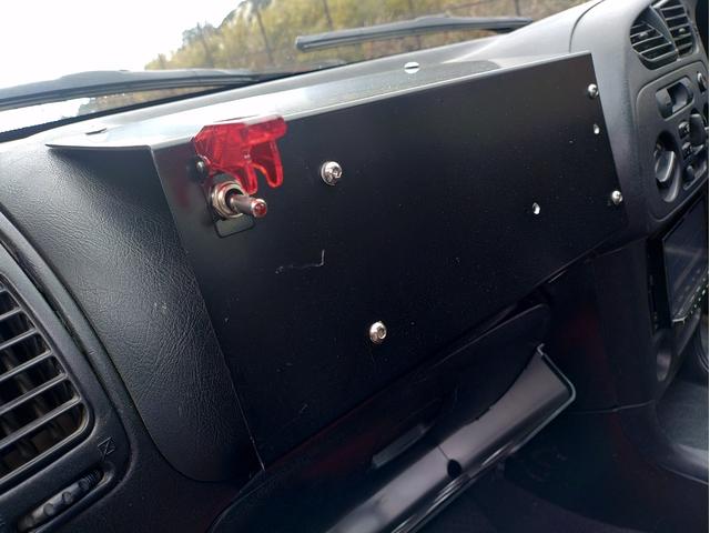 ランサー ＲＳエボリューションＶＩ　エアコン付　ダッシュ貫通９点式ロールゲージ　別タン式サスペンション　Ｆ・Ｃ・Ｒ機械式ＬＳＤ　ボディ補強　レカロ両脚　アドバンアルミホイル　新品シバタイヤ　吸排気チューン　フルガード　ナビ　ＥＴＣ（33枚目）