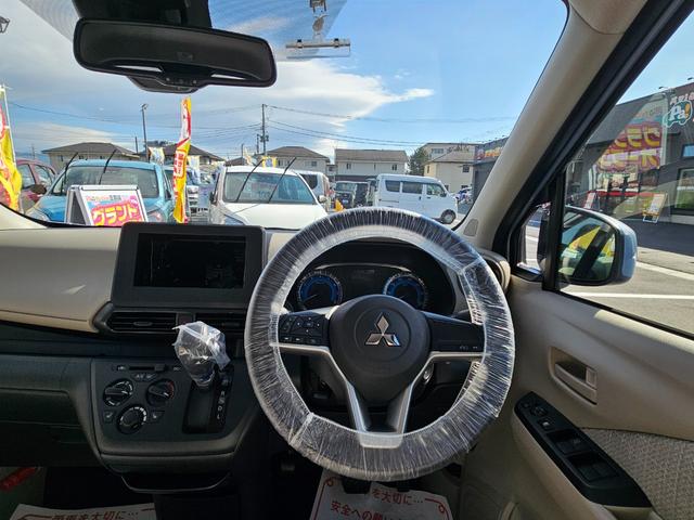 ｅＫワゴン Ｍ　バックカメラ　クリアランスソナー　レーンアシスト　衝突被害軽減システム　キーレスエントリー　アイドリングストップ　電動格納ミラー　シートヒーター　ベンチシート　ＣＶＴ　盗難防止システム　ＡＢＳ　ＥＳＣ（3枚目）