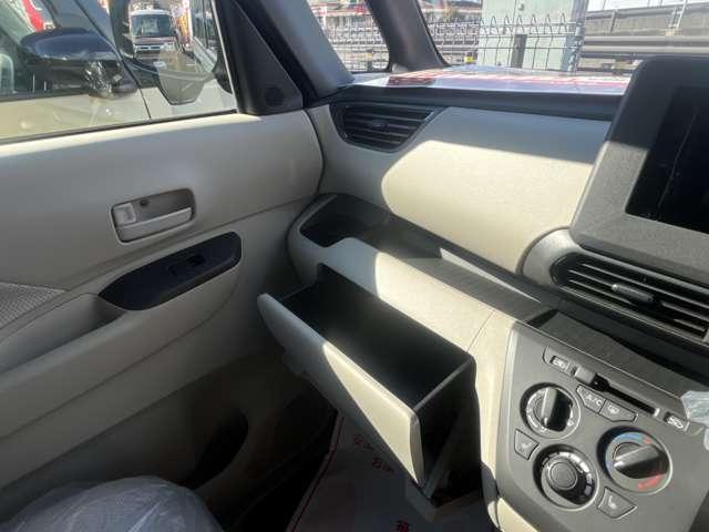 ｅＫスペース Ｍ　両側スライドドア　クリアランスソナー　レーンアシスト　衝突被害軽減システム　ＬＥＤヘッドランプ　キーレスエントリー　アイドリングストップ　電動格納ミラー　シートヒーター　ベンチシート　ＣＶＴ（31枚目）