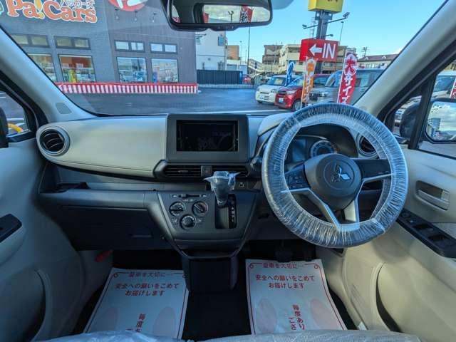 ｅＫワゴン Ｍ　バックカメラ　クリアランスソナー　レーンアシスト　衝突被害軽減システム　キーレスエントリー　アイドリングストップ　電動格納ミラー　シートヒーター　ベンチシート　ＣＶＴ　盗難防止システム　ＡＢＳ　ＥＳＣ（2枚目）