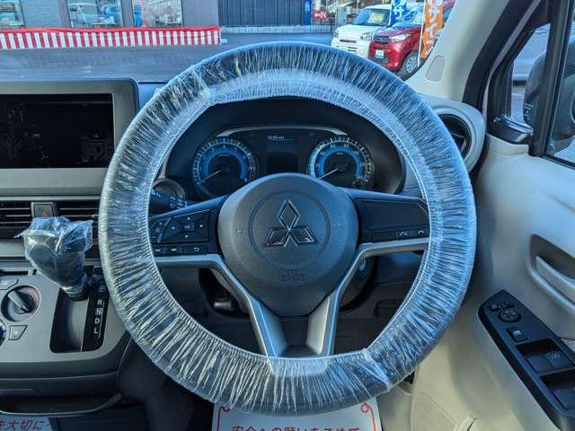 ｅＫワゴン Ｍ　バックカメラ　クリアランスソナー　レーンアシスト　衝突被害軽減システム　キーレスエントリー　アイドリングストップ　電動格納ミラー　シートヒーター　ベンチシート　ＣＶＴ　盗難防止システム　ＡＢＳ　ＥＳＣ（3枚目）