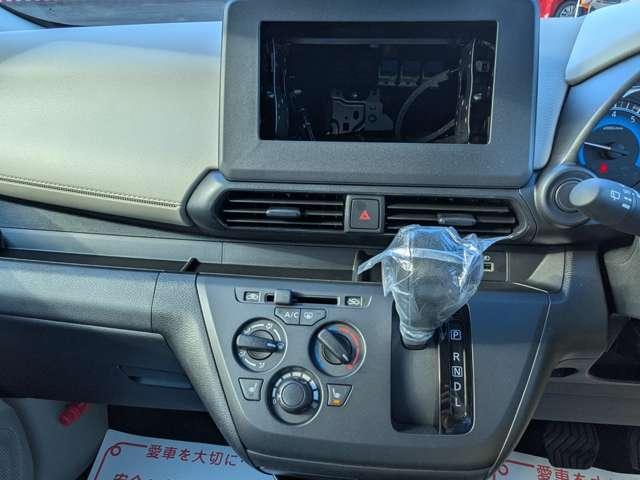 ｅＫワゴン Ｍ　バックカメラ　クリアランスソナー　レーンアシスト　衝突被害軽減システム　キーレスエントリー　アイドリングストップ　電動格納ミラー　シートヒーター　ベンチシート　ＣＶＴ　盗難防止システム　ＡＢＳ　ＥＳＣ（4枚目）