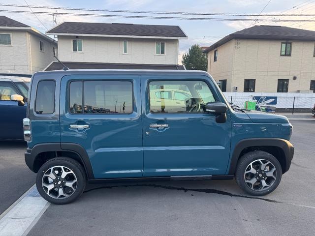 ハスラー ハイブリッドＸ　オートＬＥＤ　アイドルストップ　車線逸脱警報装置　キーレスエントリー　運転席エアバッグ　フルフラット　前席シートヒーター　セキュリティアラーム　ＬＥＤライト　安全ボディ　スマ－トキ－　パワーウインドウ（4枚目）