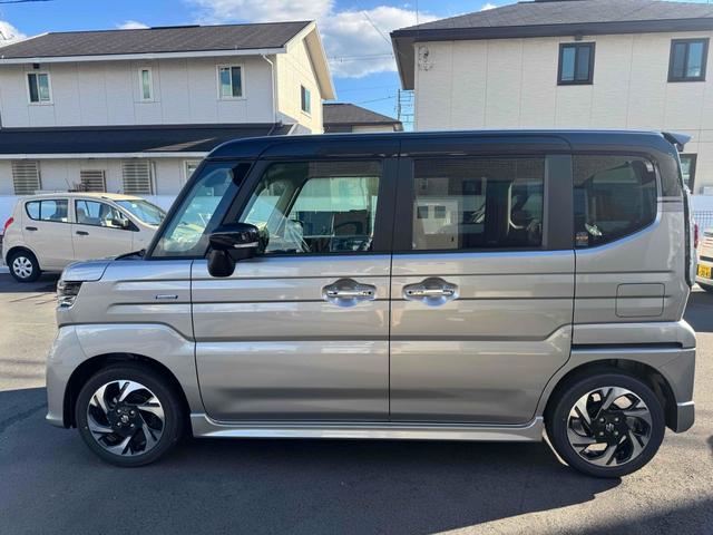 スペーシアカスタム 　両側電動スライドドア　オートクルーズコントロール　オートライト　スマートキー　アイドリングストップ　電動格納ミラー　シートヒーター　ＣＶＴ　アルミホイール　エアコン　パワーステアリング（23枚目）