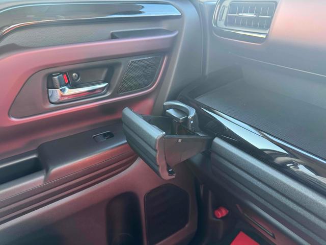 スペーシアカスタム 　両側電動スライドドア　オートクルーズコントロール　オートライト　スマートキー　アイドリングストップ　電動格納ミラー　シートヒーター　ＣＶＴ　アルミホイール　エアコン　パワーステアリング（51枚目）