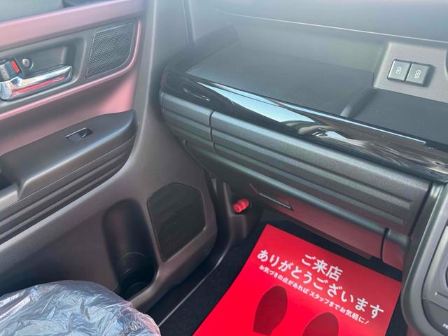 スペーシアカスタム 　両側電動スライドドア　オートクルーズコントロール　オートライト　スマートキー　アイドリングストップ　電動格納ミラー　シートヒーター　ＣＶＴ　アルミホイール　エアコン　パワーステアリング（53枚目）