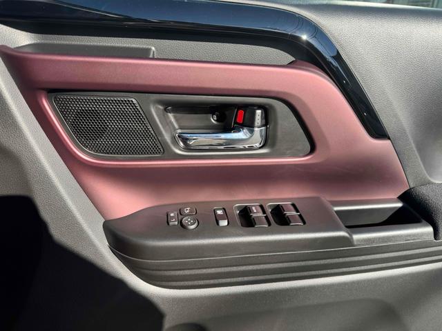 スペーシアカスタム 　両側電動スライドドア　オートクルーズコントロール　オートライト　スマートキー　アイドリングストップ　電動格納ミラー　シートヒーター　ＣＶＴ　アルミホイール　エアコン　パワーステアリング（58枚目）