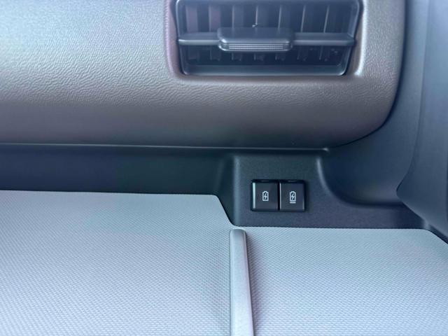 スペーシア ハイブリッドＸ　両側電動スライドドア　クリアランスソナー　オートライト　スマートキー　アイドリングストップ　電動格納ミラー　シートヒーター　ベンチシート　ＣＶＴ　盗難防止システム　ＡＢＳ　オットマン　エアコン（32枚目）