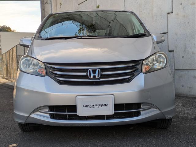 フリード Ｇ　ジャストセレクション　７人乗り／左側パワスラ／純正ナビ／キーレス／バックカメラ／ＥＴＣ／ステアリングリモコン／ＨＩＤライト／オートライト／本革巻きステアリング／タイミングチェーン／禁煙車／取説／保証書／スペアキー（2枚目）