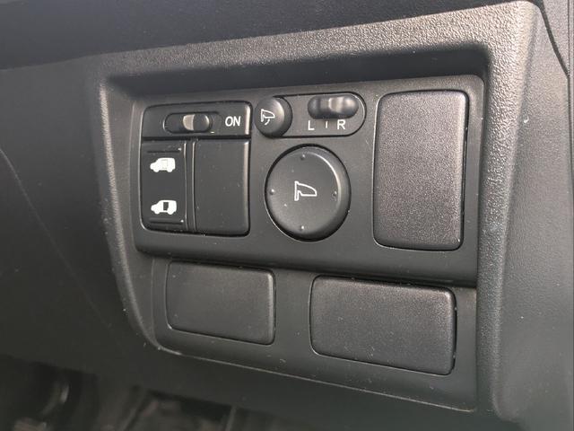 フリード Ｇ　ジャストセレクション　７人乗り／左側パワスラ／純正ナビ／キーレス／バックカメラ／ＥＴＣ／ステアリングリモコン／ＨＩＤライト／オートライト／本革巻きステアリング／タイミングチェーン／禁煙車／取説／保証書／スペアキー（12枚目）