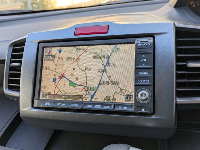 フリード Ｇ　ジャストセレクション　７人乗り／左側パワスラ／純正ナビ／キーレス／バックカメラ／ＥＴＣ／ステアリングリモコン／ＨＩＤライト／オートライト／本革巻きステアリング／タイミングチェーン／禁煙車／取説／保証書／スペアキー（15枚目）