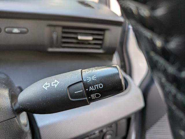 フリード Ｇ　ジャストセレクション　７人乗り／左側パワスラ／純正ナビ／キーレス／バックカメラ／ＥＴＣ／ステアリングリモコン／ＨＩＤライト／オートライト／本革巻きステアリング／タイミングチェーン／禁煙車／取説／保証書／スペアキー（22枚目）