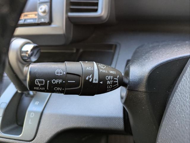 フリード Ｇ　ジャストセレクション　７人乗り／左側パワスラ／純正ナビ／キーレス／バックカメラ／ＥＴＣ／ステアリングリモコン／ＨＩＤライト／オートライト／本革巻きステアリング／タイミングチェーン／禁煙車／取説／保証書／スペアキー（23枚目）