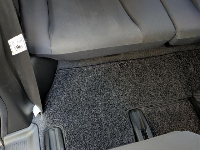 フリード Ｇ　ジャストセレクション　７人乗り／左側パワスラ／純正ナビ／キーレス／バックカメラ／ＥＴＣ／ステアリングリモコン／ＨＩＤライト／オートライト／本革巻きステアリング／タイミングチェーン／禁煙車／取説／保証書／スペアキー（35枚目）