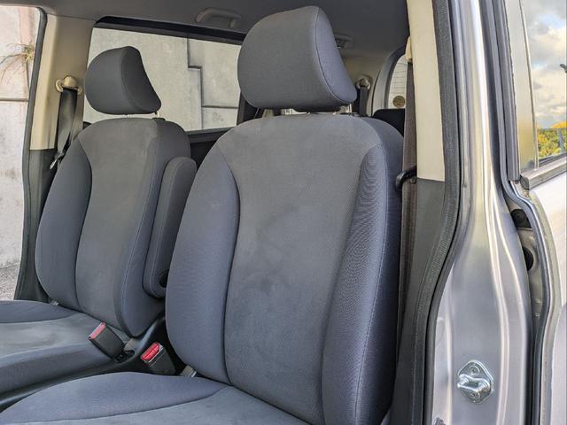 フリード Ｇ　ジャストセレクション　７人乗り／左側パワスラ／純正ナビ／キーレス／バックカメラ／ＥＴＣ／ステアリングリモコン／ＨＩＤライト／オートライト／本革巻きステアリング／タイミングチェーン／禁煙車／取説／保証書／スペアキー（39枚目）