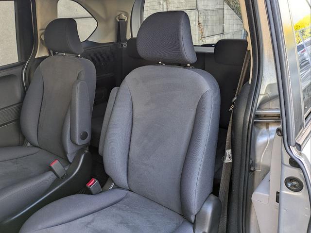 フリード Ｇ　ジャストセレクション　７人乗り／左側パワスラ／純正ナビ／キーレス／バックカメラ／ＥＴＣ／ステアリングリモコン／ＨＩＤライト／オートライト／本革巻きステアリング／タイミングチェーン／禁煙車／取説／保証書／スペアキー（41枚目）