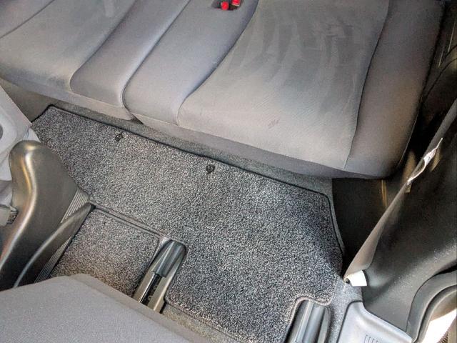 フリード Ｇ　ジャストセレクション　７人乗り／左側パワスラ／純正ナビ／キーレス／バックカメラ／ＥＴＣ／ステアリングリモコン／ＨＩＤライト／オートライト／本革巻きステアリング／タイミングチェーン／禁煙車／取説／保証書／スペアキー（47枚目）