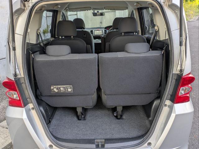 フリード Ｇ　ジャストセレクション　７人乗り／左側パワスラ／純正ナビ／キーレス／バックカメラ／ＥＴＣ／ステアリングリモコン／ＨＩＤライト／オートライト／本革巻きステアリング／タイミングチェーン／禁煙車／取説／保証書／スペアキー（50枚目）