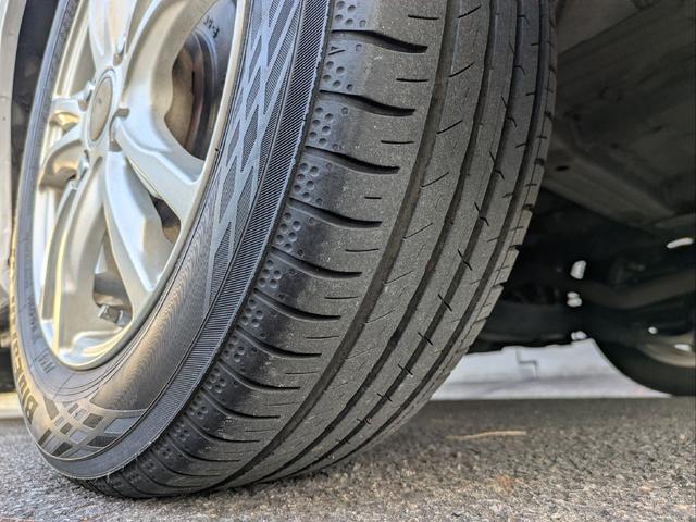 フリード Ｇ　ジャストセレクション　７人乗り／左側パワスラ／純正ナビ／キーレス／バックカメラ／ＥＴＣ／ステアリングリモコン／ＨＩＤライト／オートライト／本革巻きステアリング／タイミングチェーン／禁煙車／取説／保証書／スペアキー（54枚目）