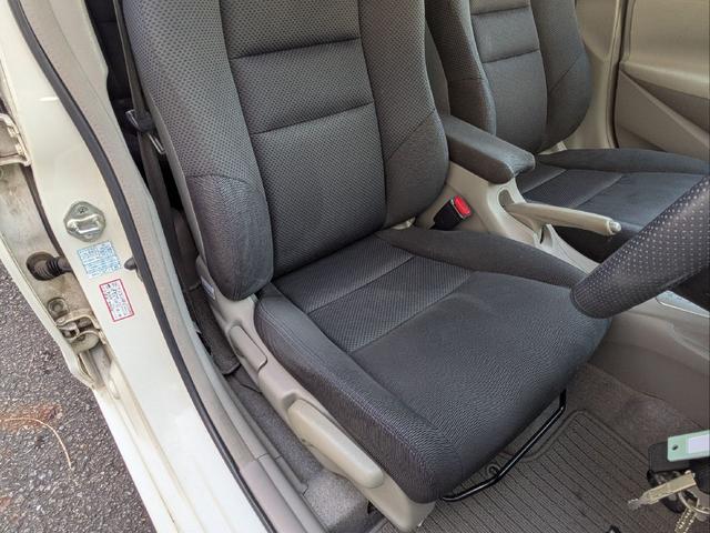 インサイト Ｌ　車検令和９年７月／タイヤ４本新品交換／キーレス／純正ＨＤＤナビ／ＨＩＤライト／バックカメラ／ＥＴＣ／本革巻きステアリング／ステアリモコン／タイミングチェーン／禁煙車／取説／スペアキー／保証書／記録簿／（13枚目）