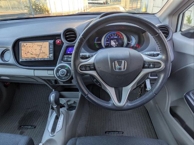 インサイト Ｌ　車検令和９年７月／タイヤ４本新品交換／キーレス／純正ＨＤＤナビ／ＨＩＤライト／バックカメラ／ＥＴＣ／本革巻きステアリング／ステアリモコン／タイミングチェーン／禁煙車／取説／スペアキー／保証書／記録簿／（14枚目）